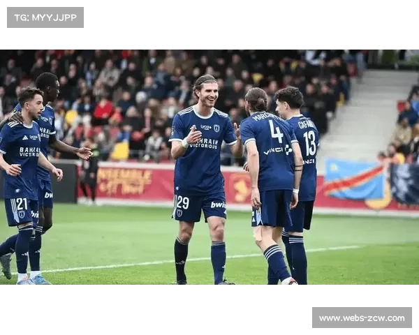 巴黎FC1-1昂热，保级战平局收场双方防线漏洞频现